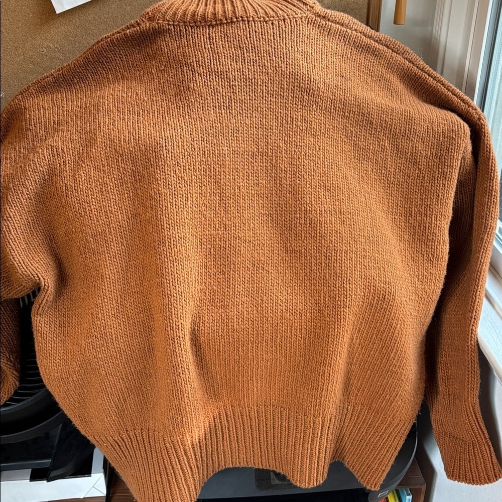 Babaa Turtleneck Sweater - Picture 16 of 17
